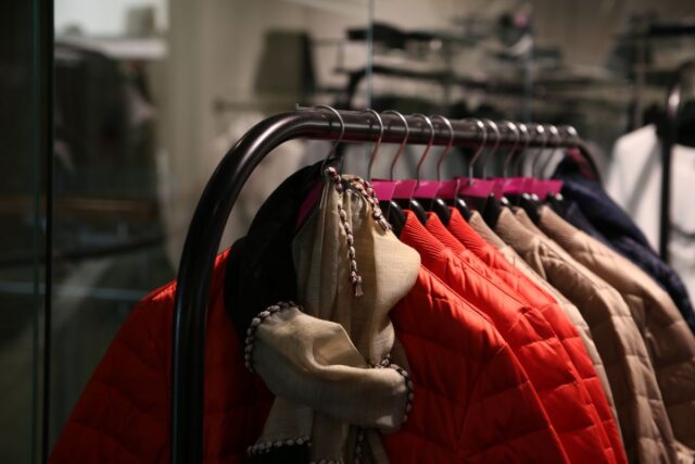 Ce trebuie să știi despre țesăturile naturale versus cele sintetice